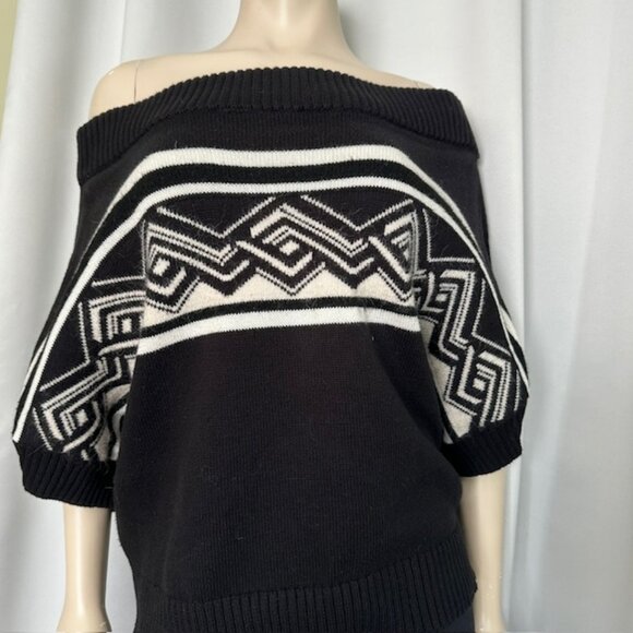 White House Black Market- Mini Poncho/Dolman Geometric Sweater Size Large - Picture 1 of 9